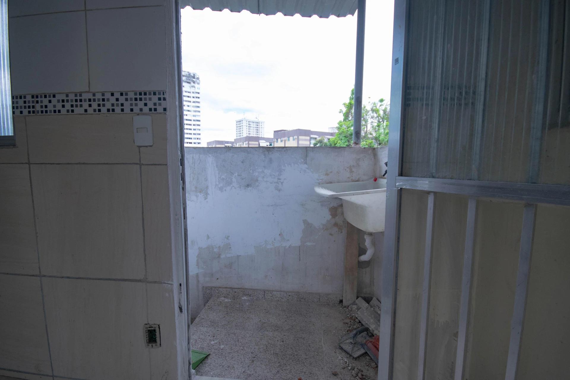 Unfurnished studio with 1 bedroom, balcony and 1 bath — photo 12