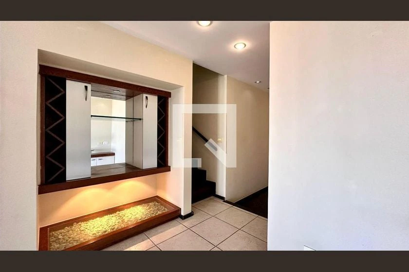 200 m² apartment with 3 en-suite bedrooms and balcony