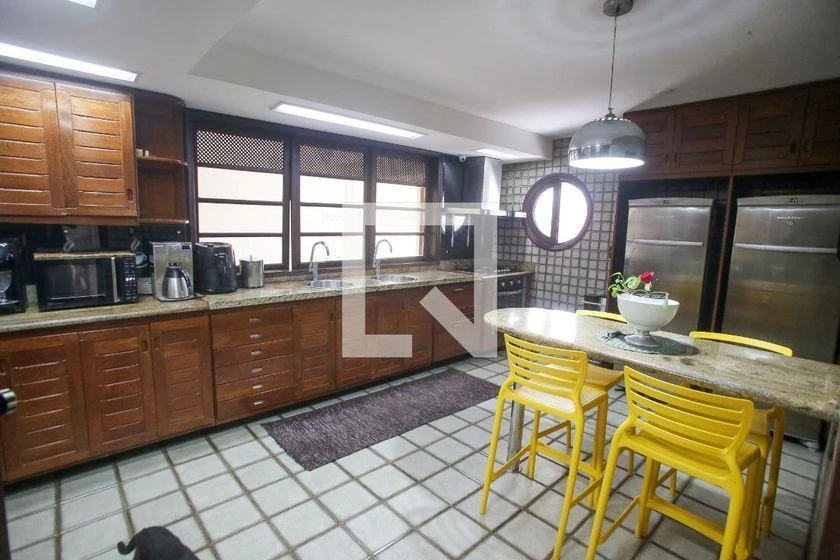 Furnished 400 m² house with 4 bedrooms and 4 bathrooms — photo 50