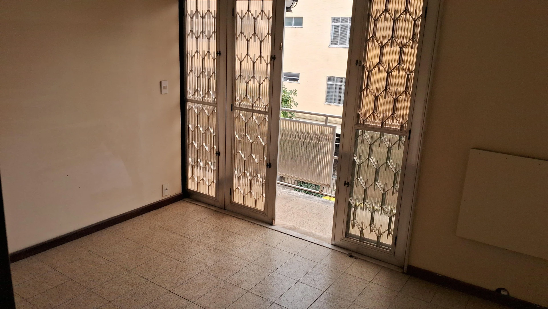 Unfurnished house with 6 bedrooms and private garden — photo 8