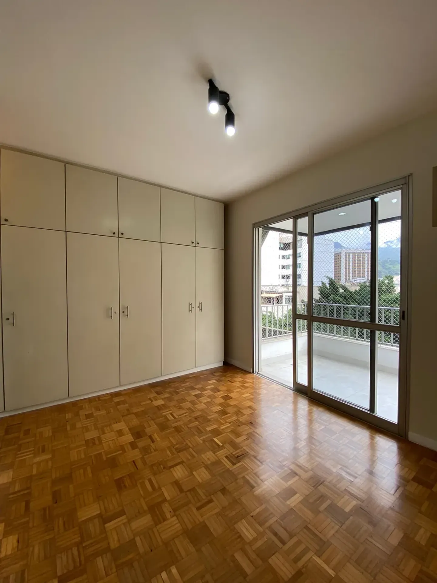 Пральна машина та 2 спальні: квартира 90 м² — photo 17