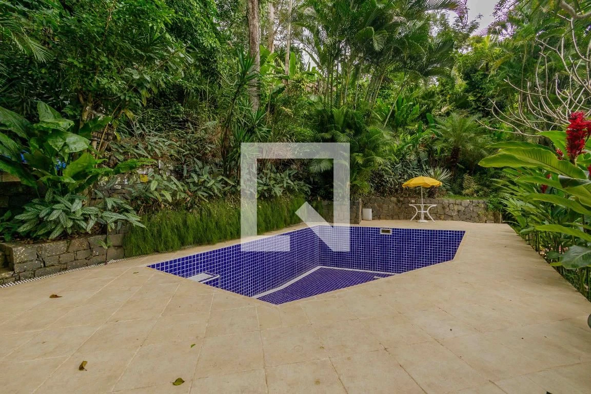 4-bedroom house with a walk-in closet in Rio de Janeiro — photo 14