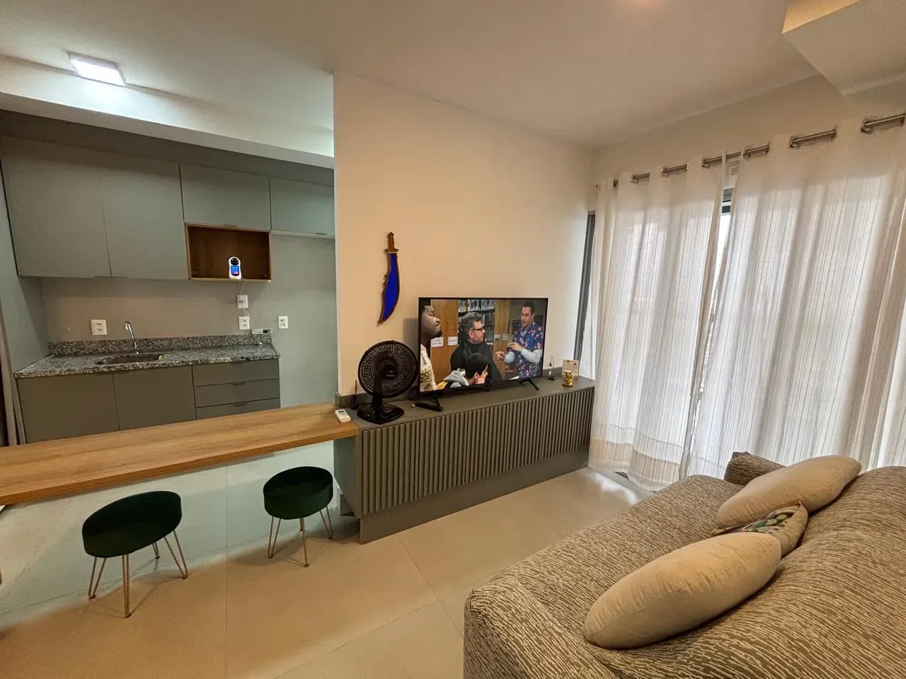 Квартира 83 м² з панорамними вікнами та заскленим балконом — photo 14