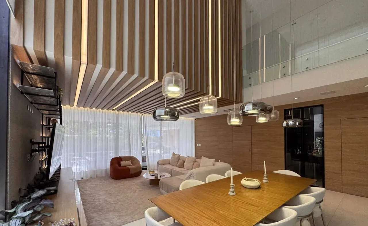 Furnished house, 800 m², with floor-to-ceiling windows — photo 4