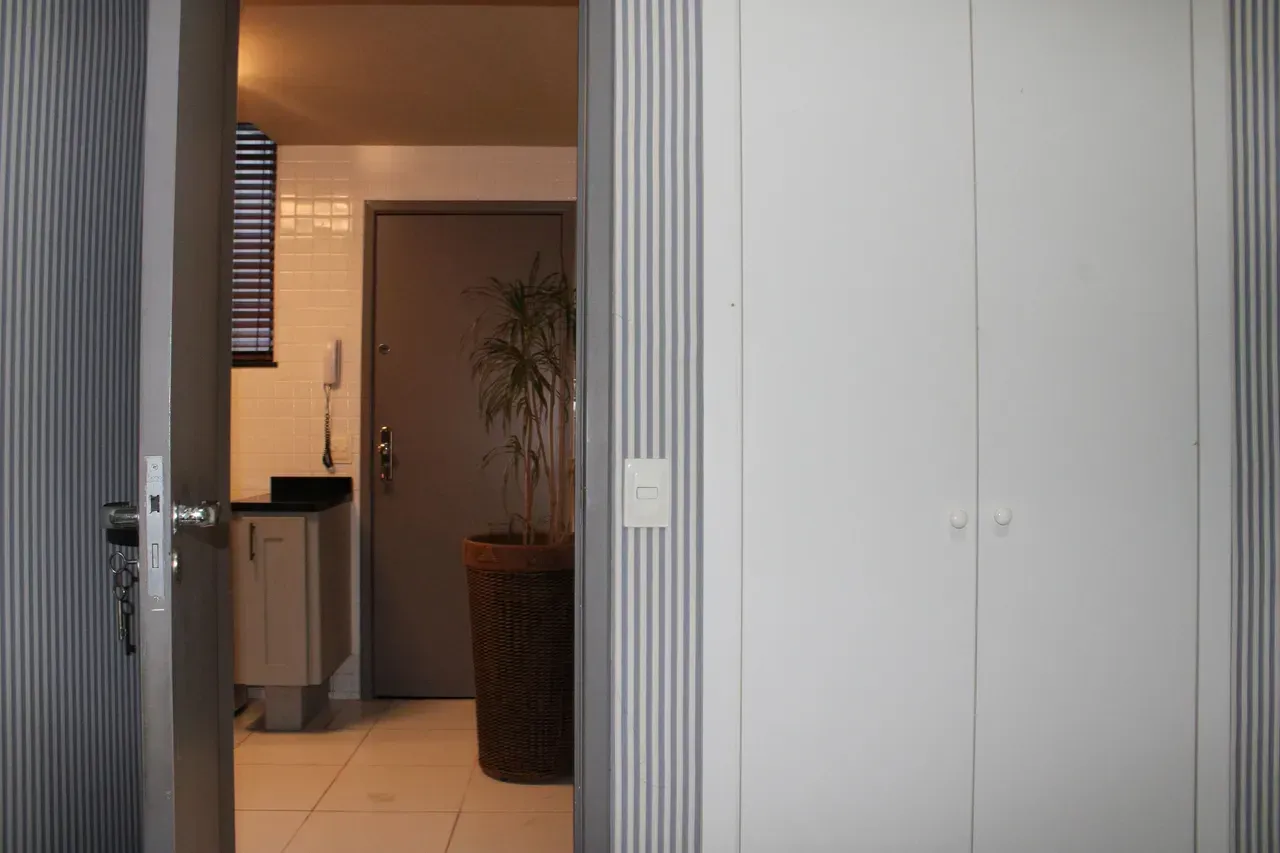Furnished apartment with 5 bedrooms and a open-plan kitchen — photo 52