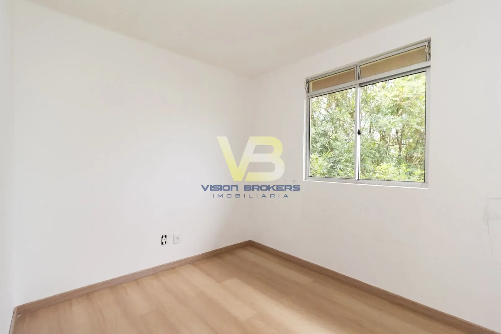 2-bedroom apartment with wood or laminate floors in Curitiba — photo 23