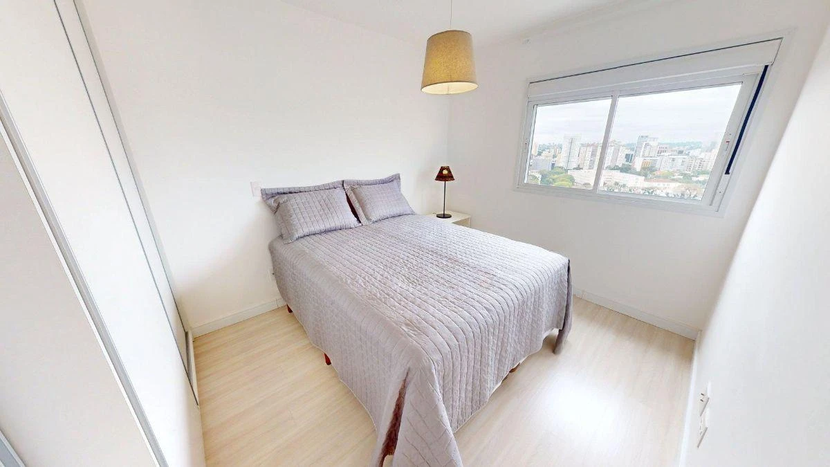 Furnished apartment, 95 m², with a glass-enclosed balcony — photo 12