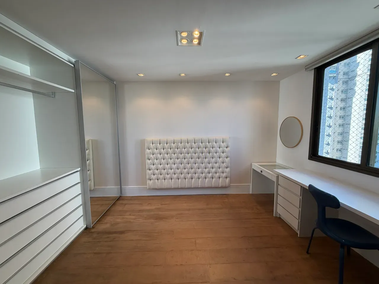 Furnished 3-bedroom apartment with open-plan kitchen — photo 21
