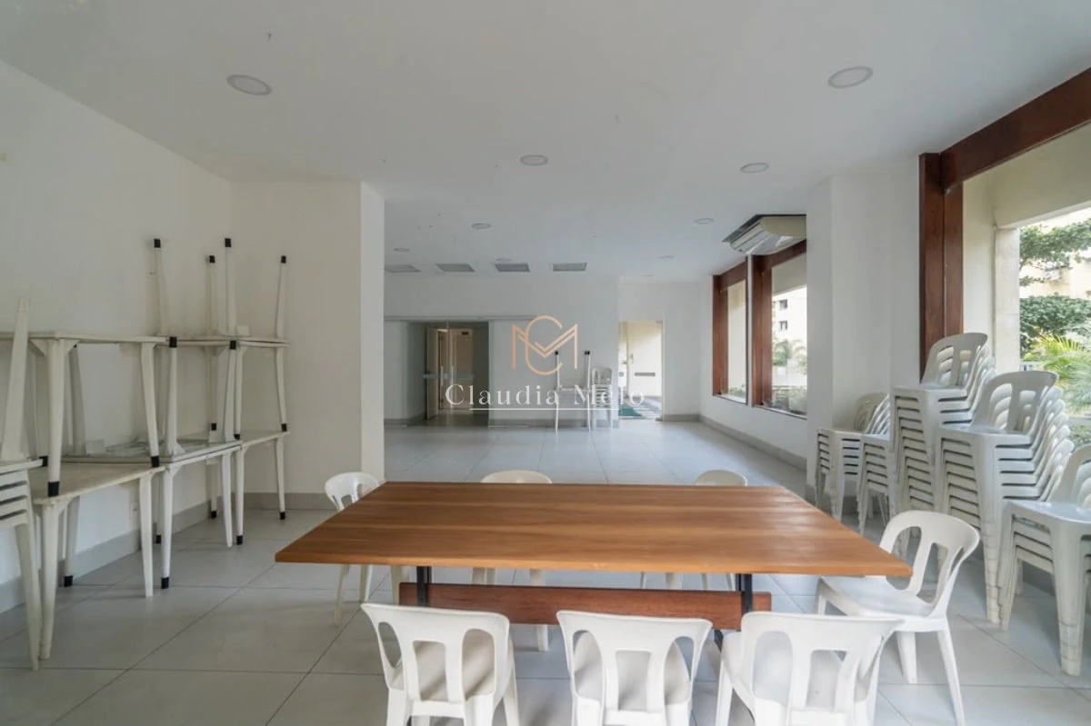 Furnished 4-bedroom apartment with gas stove kitchen — photo 25