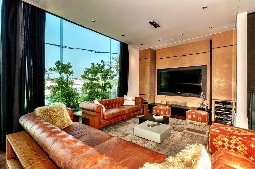 House with 5 bedrooms and open-plan kitchen plus balcony — photo 5