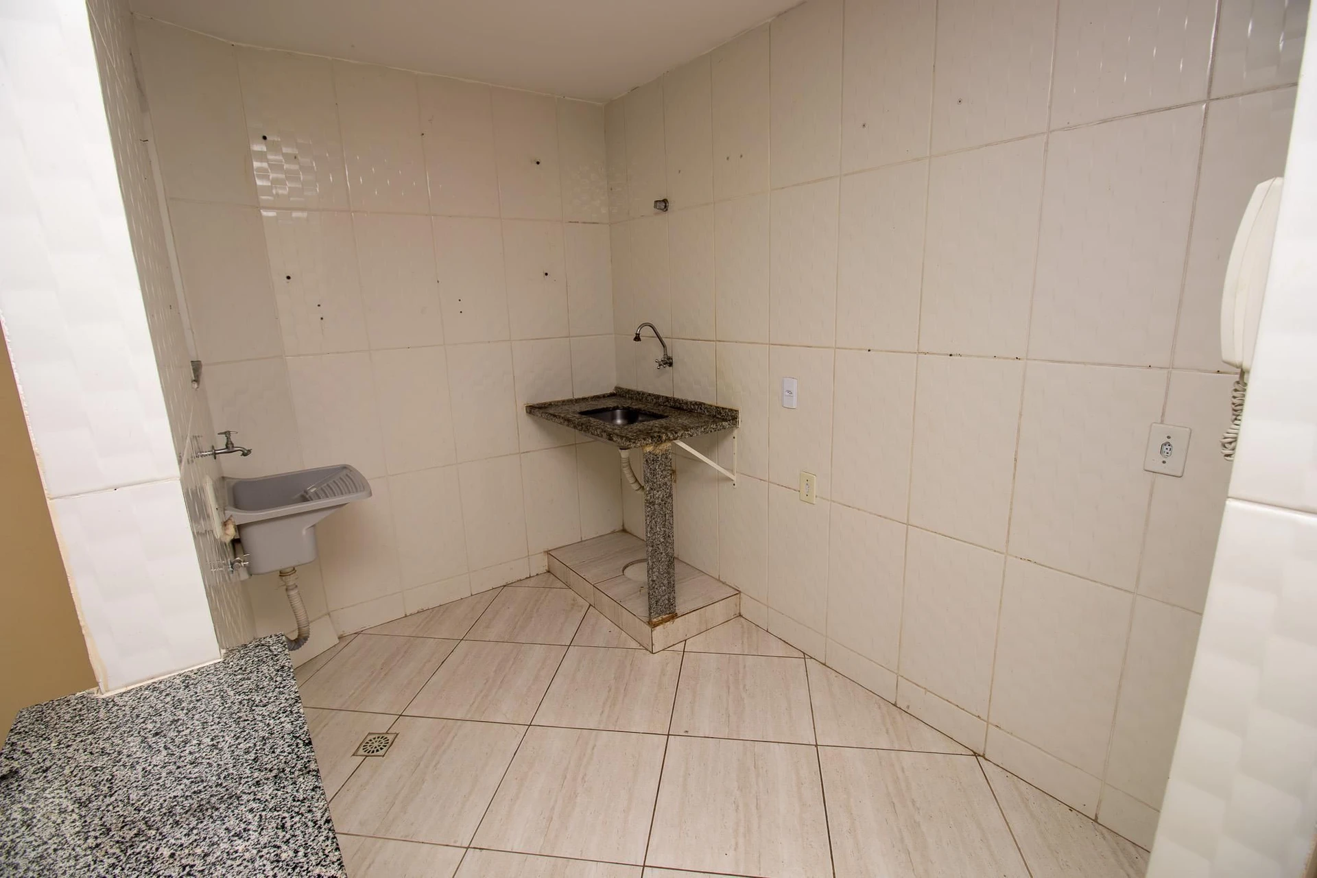 Studio sem mobília com 1 quarto e box de vidro — photo 2