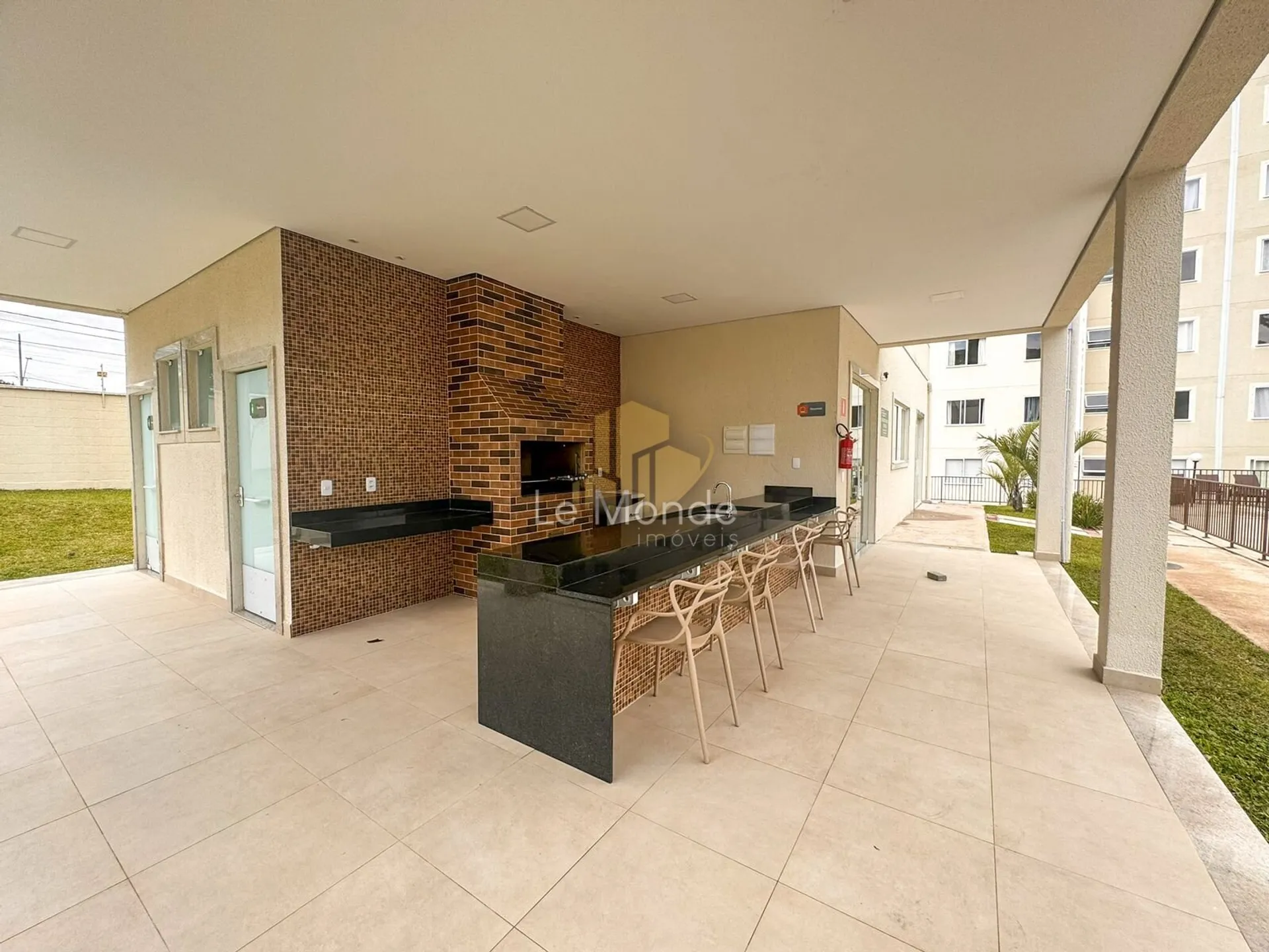 2-bedroom apartment with open-plan kitchen and gas stove — photo 34