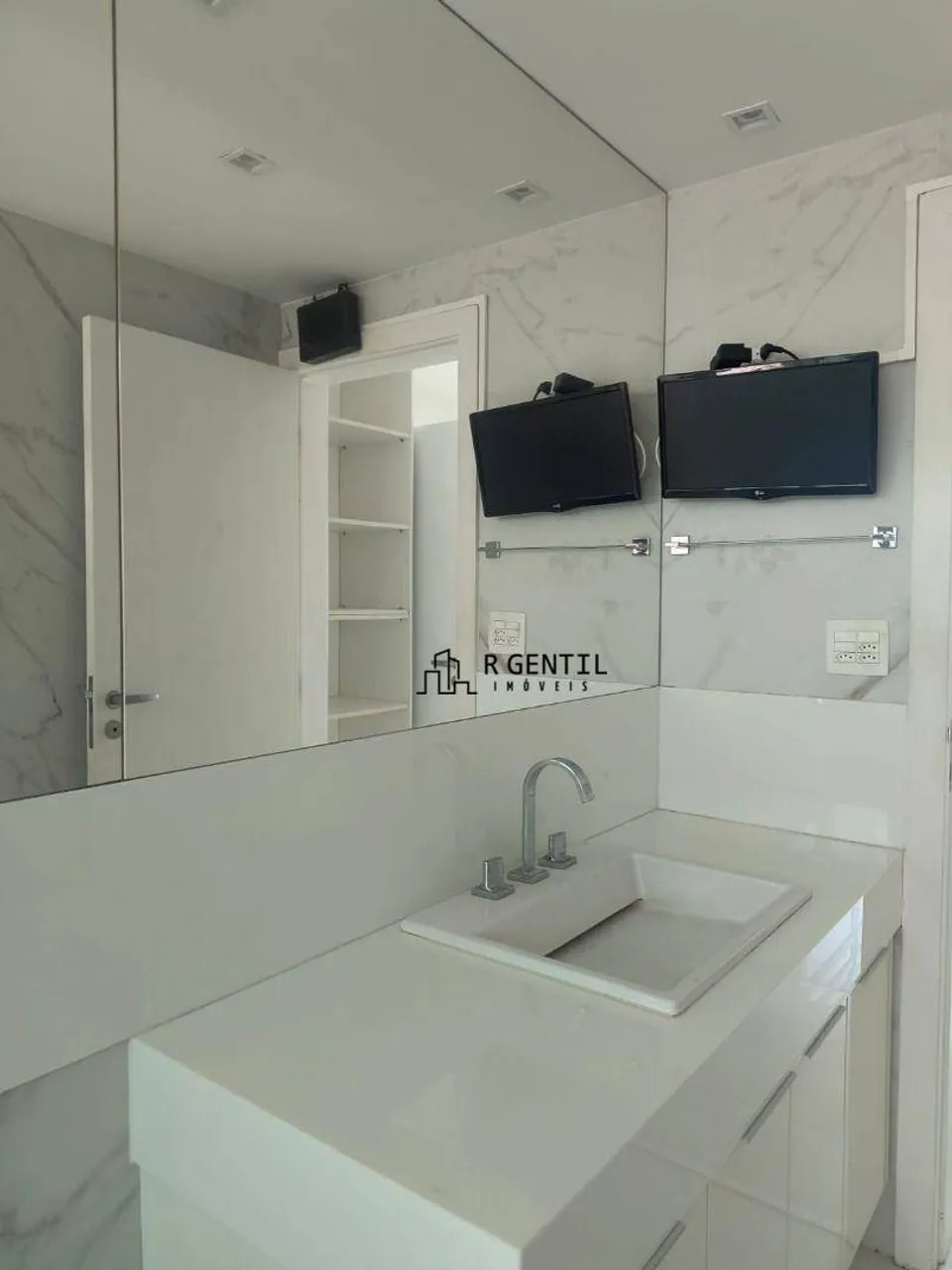 Furnished apartment with 3 bedrooms and 5 bathrooms — photo 15