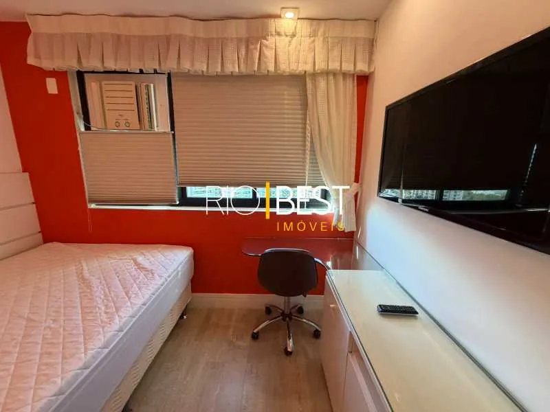 Furnished 4-bedroom apartment with open-plan kitchen — photo 14