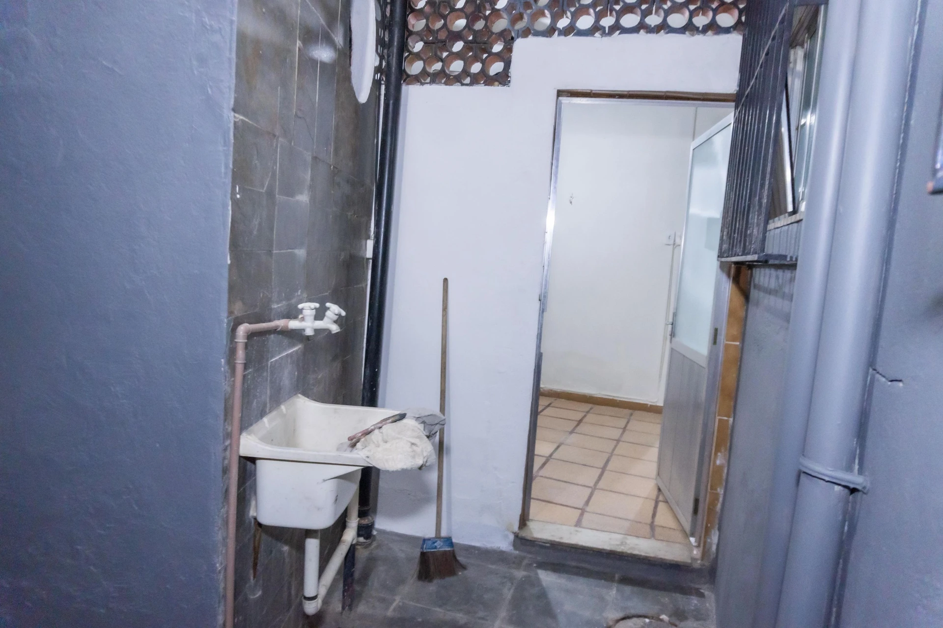House with 1 bedroom and a separate kitchen — photo 34