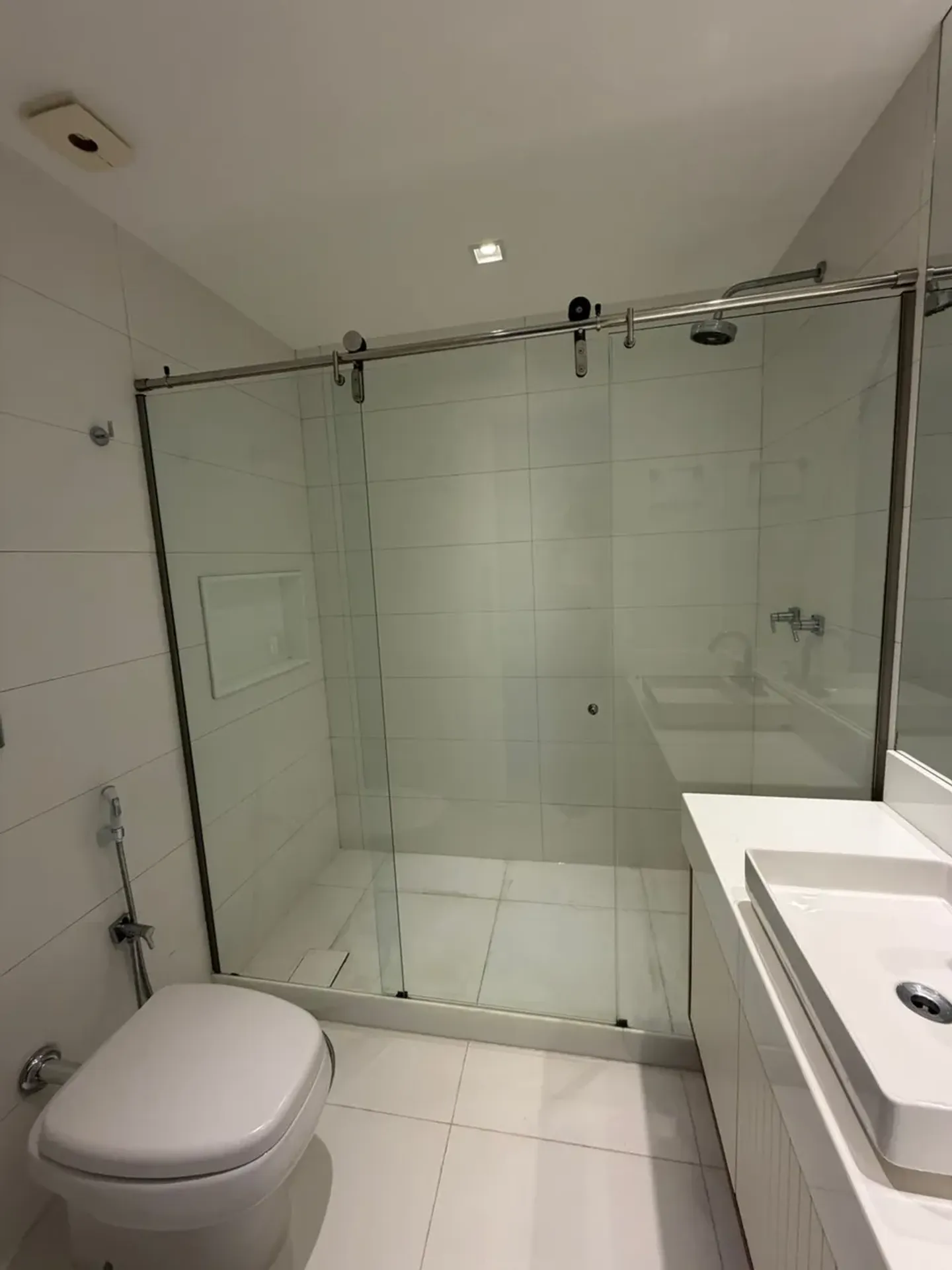 Casa com cozinha americana, 4 quartos e 5 banheiros, 980 m² — photo 26