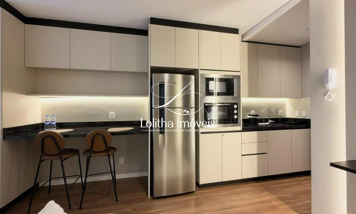 One-bedroom apartment in a building with a coworking space — photo 10