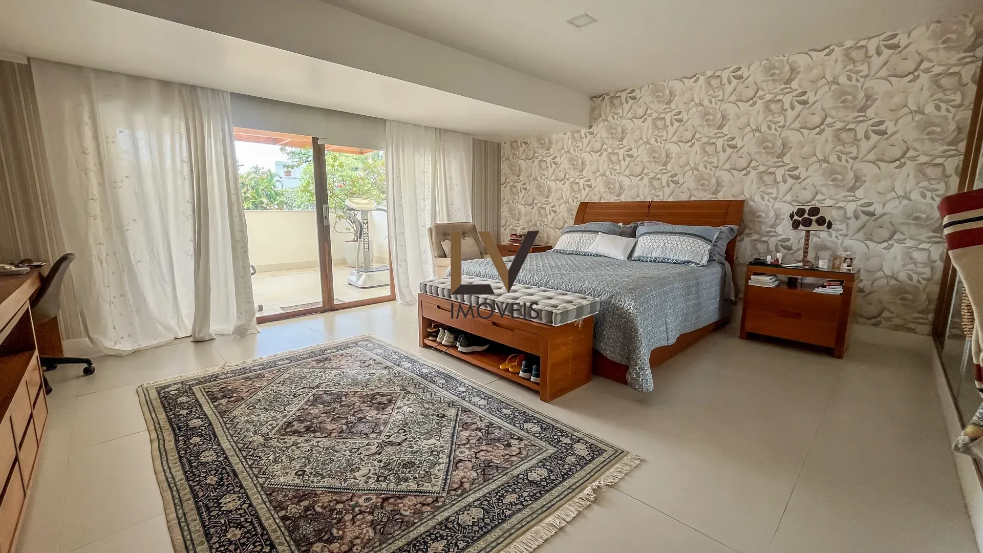 Furnished house with open-plan kitchen, 4 bedrooms and 5 baths — photo 36