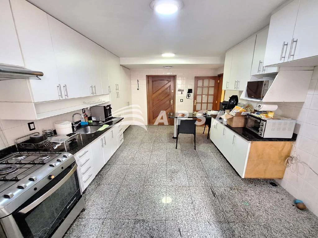 Furnished apartment with 3 bedrooms and 2 en-suites — photo 12