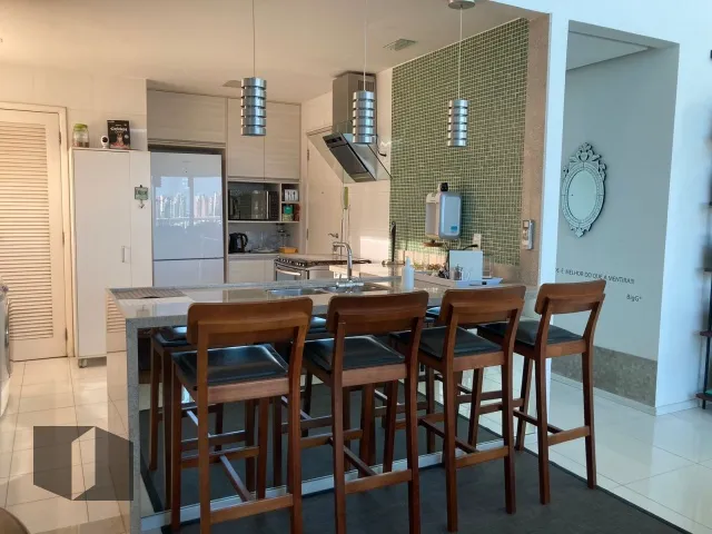 Furnished 3-bedroom apartment with 4 bathrooms — photo 3