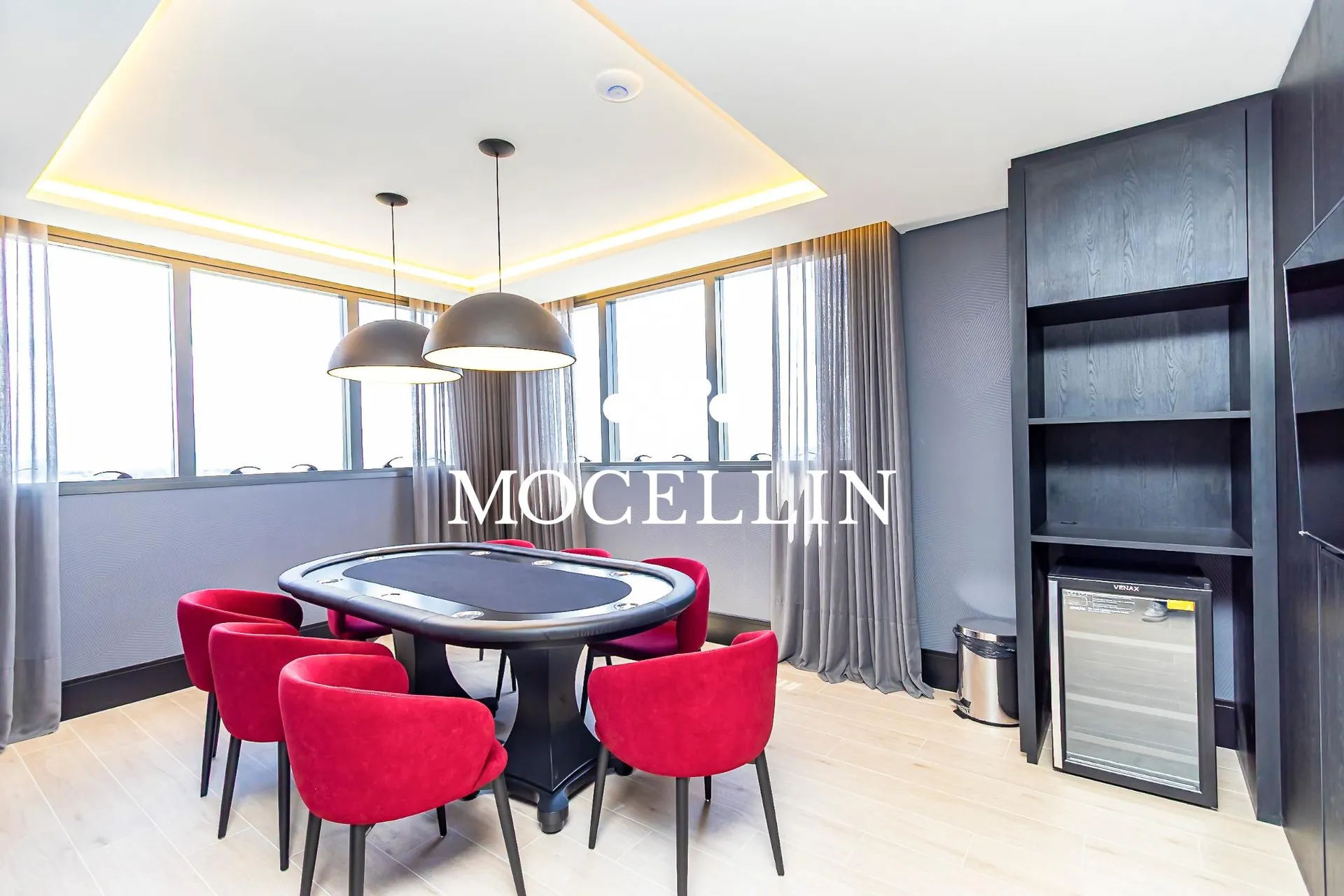 Floor-to-ceiling windows in a 3-bedroom apartment, 242 m² — photo 43