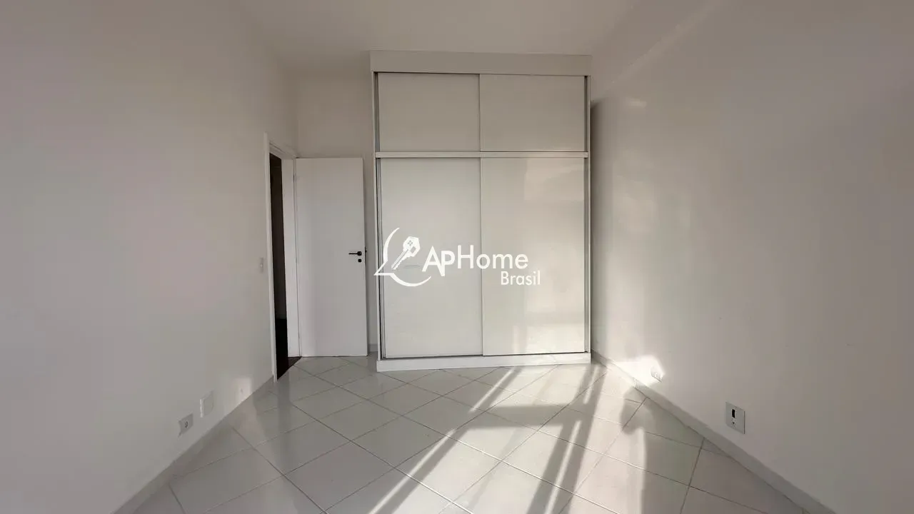 Apartment with 4 bedrooms and a glassed-in balcony — photo 16