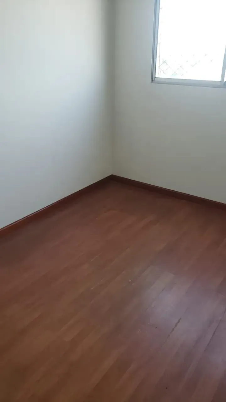 Apartamento com 2 quartos e box de vidro no banheiro — photo 20