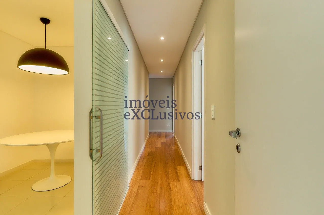 298 m² apartment with 4 bedrooms and laundry area — photo 13