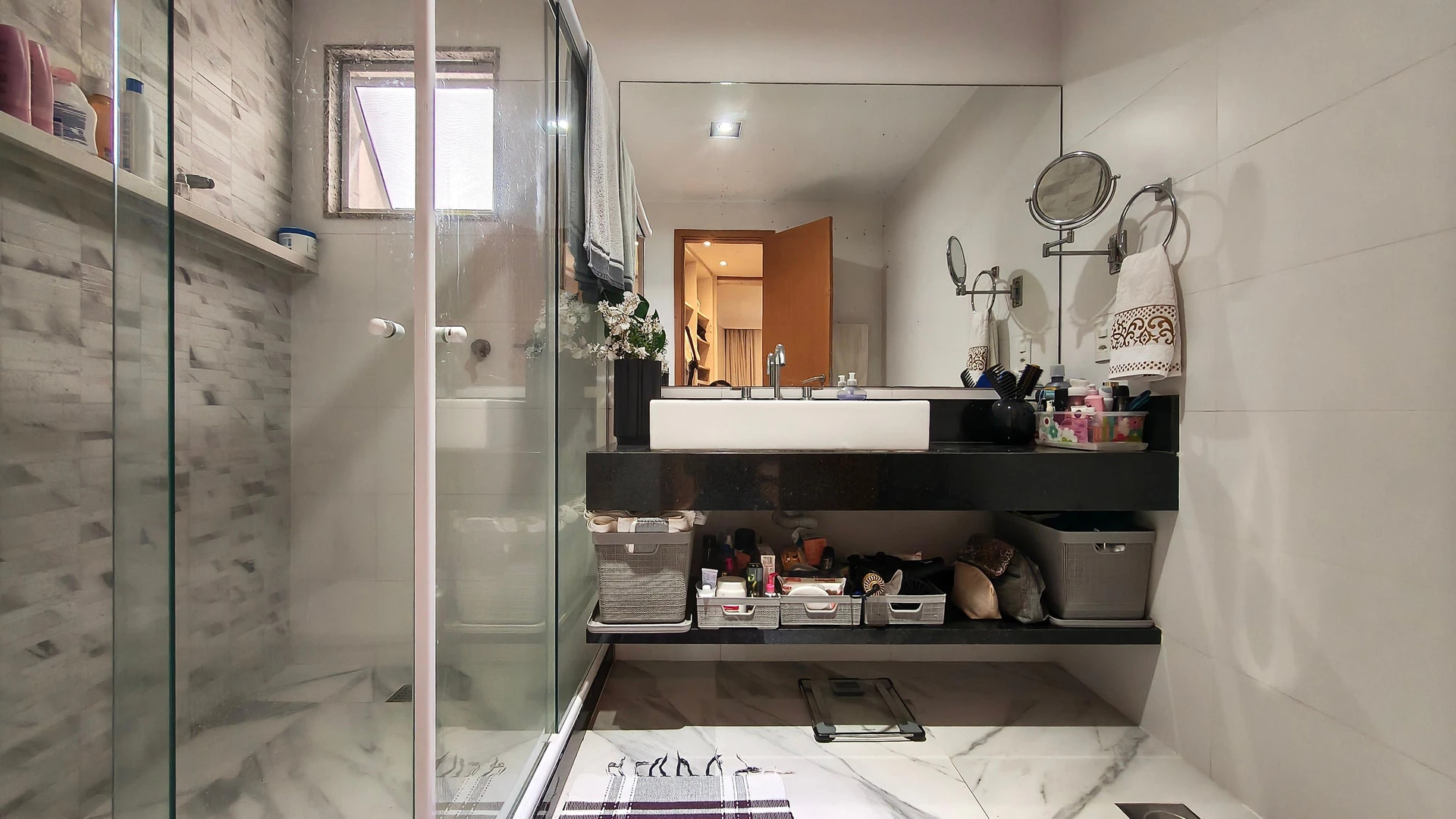 Furnished apartment, 160 m², with a glass-enclosed balcony — photo 31