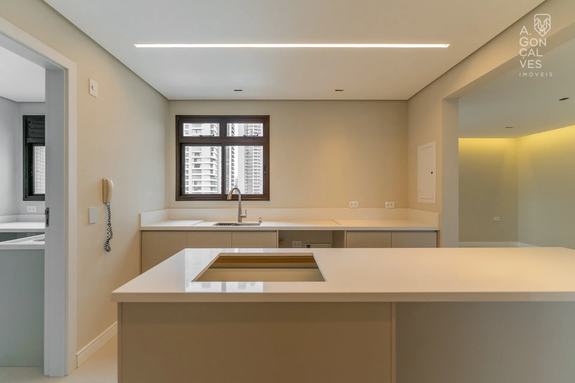 Apartment, 161 m², with floor-to-ceiling windows — photo 10