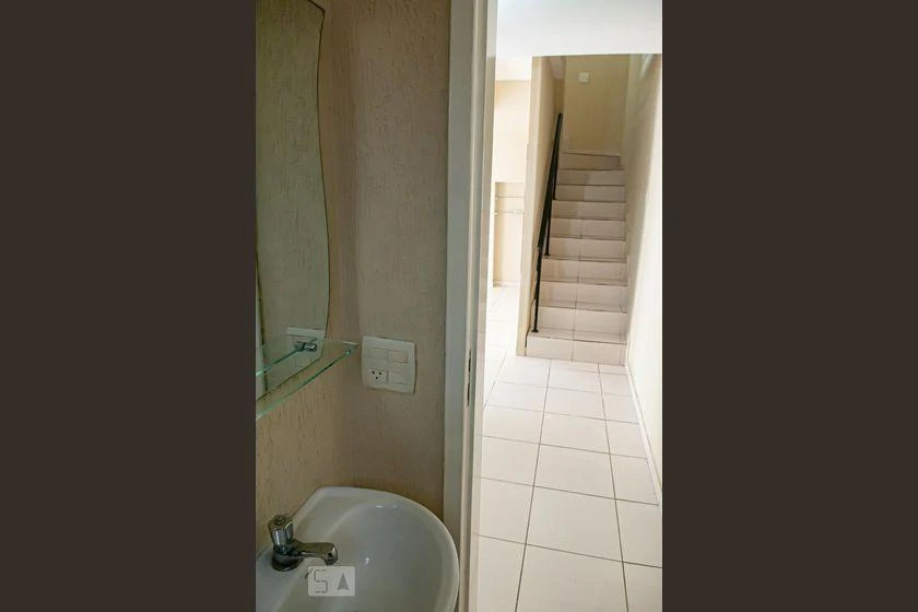 Balcony with a grill in a 2-bedroom house, 118 m² — photo 5