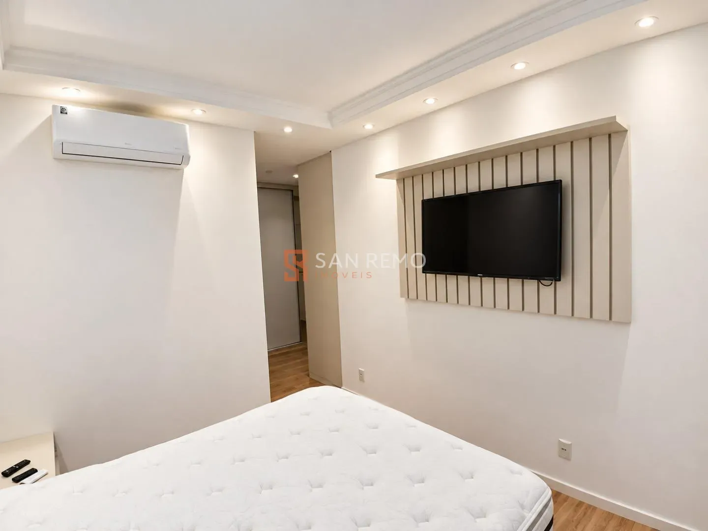 Glass-enclosed balcony in a 3-bedroom apartment, 120 m² — photo 22