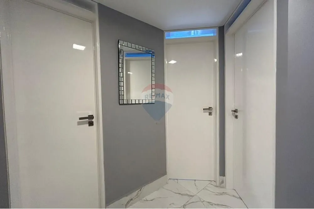 Furnished apartment, 132 m², with a glass-enclosed balcony — photo 55