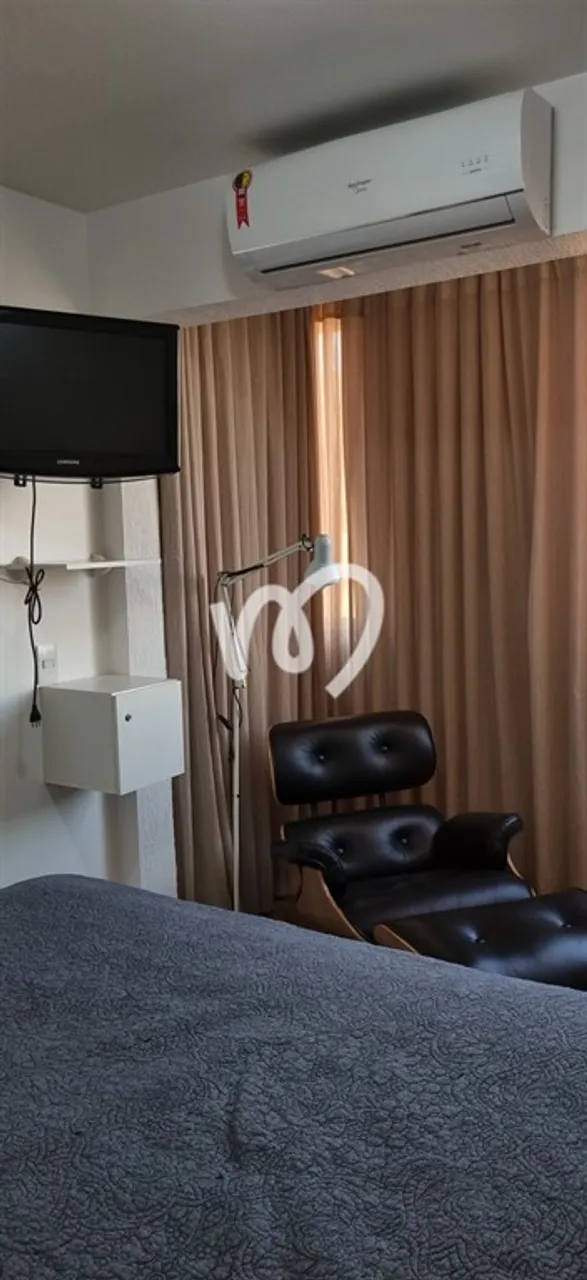 Reformed rooftop home with built-in wardrobes and 3 bedrooms — photo 7