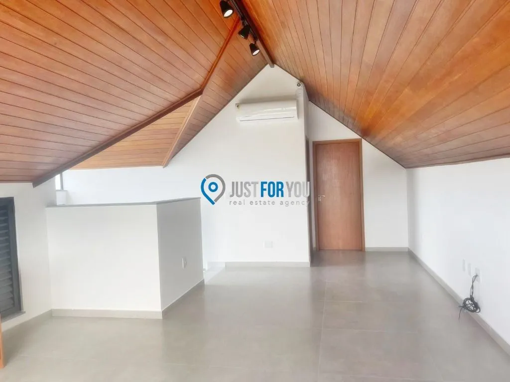 Furnished house with 4 en-suites and 330 m² plus 2 parking — photo 41