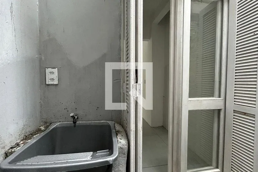 1-bedroom apartment with a glass-enclosed shower — photo 13