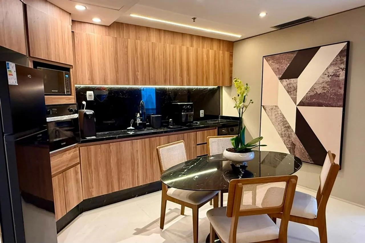 Furnished 1-bedroom apartment with open-plan kitchen — photo 7