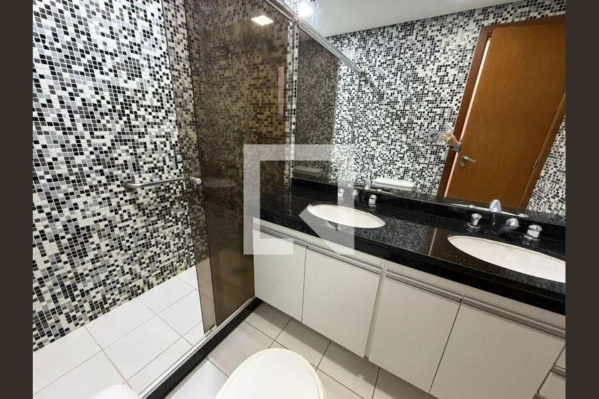 166 m² apartment with 4 en-suite bedrooms and enclosed balcony — photo 24