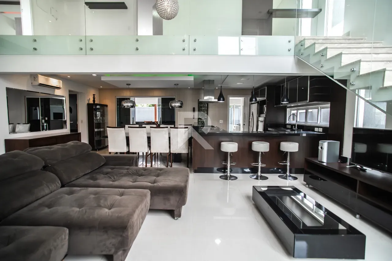 Furnished house with 4 bedrooms and 302 m² and a garden — photo 6