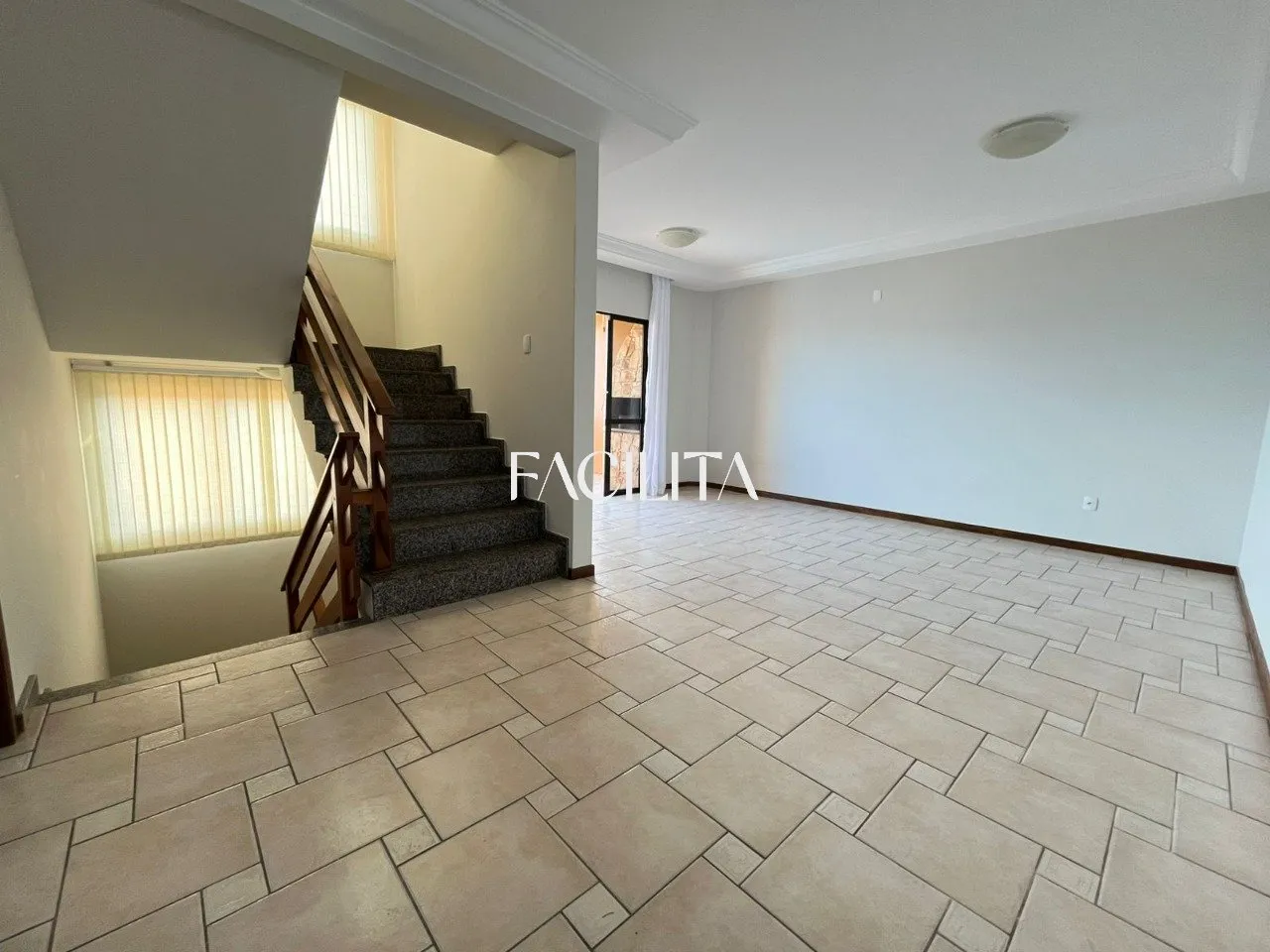 Furnished 456 m² house with 3 en-suite bedrooms and pool — photo 39