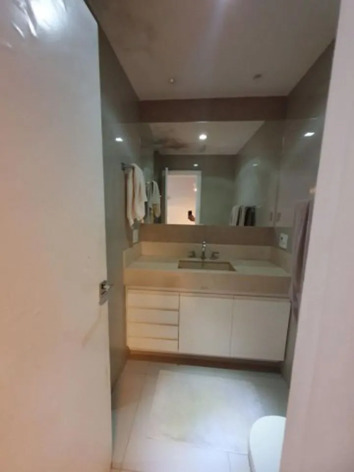 Walk-in closet in a 3-bedroom apartment, 148 m² — photo 13