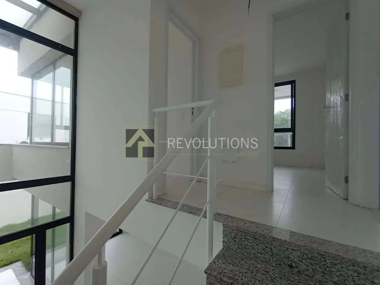 Casa sin amueblar con 4 dormitorios y balcón — photo 15