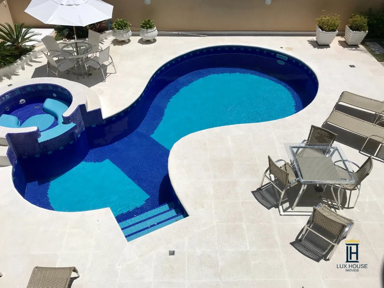Casa com 6 dormitórios e 5 suítes com fogão a gás — photo 40