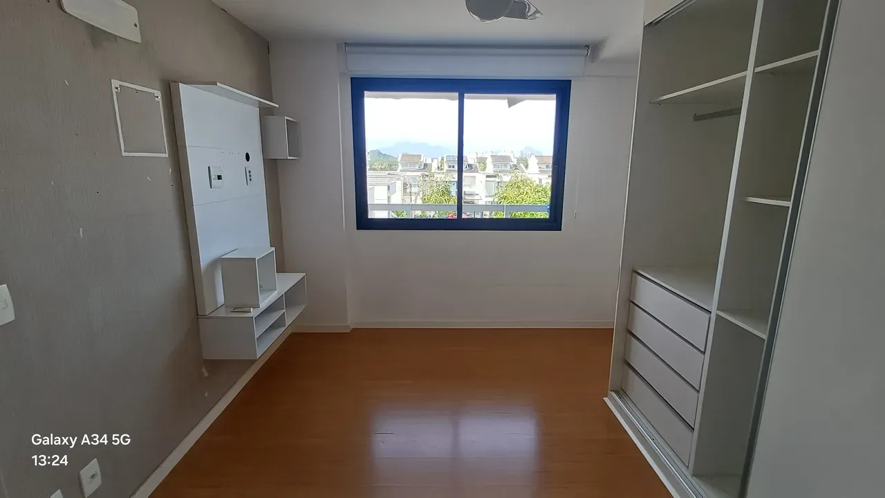 4-bedroom apartment with a mountain view in Rio de Janeiro — photo 14