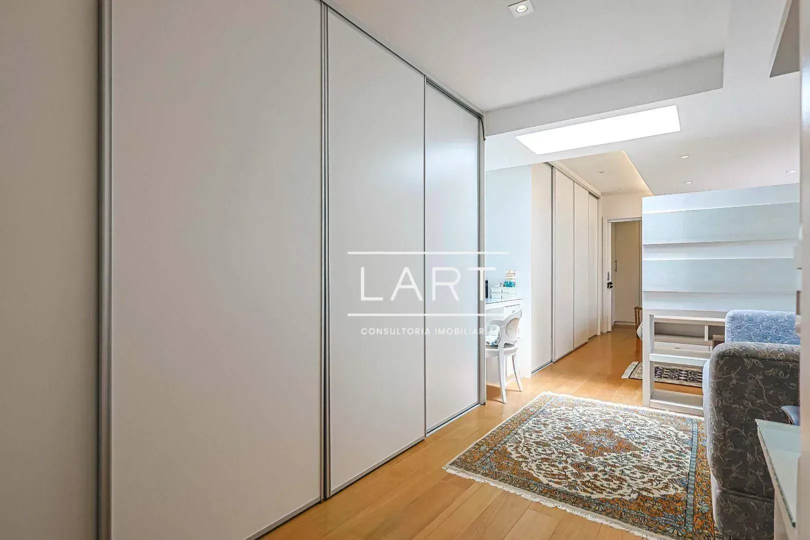 Apartamento com 4 dormitórios e 350 m²; área social ampla — photo 37