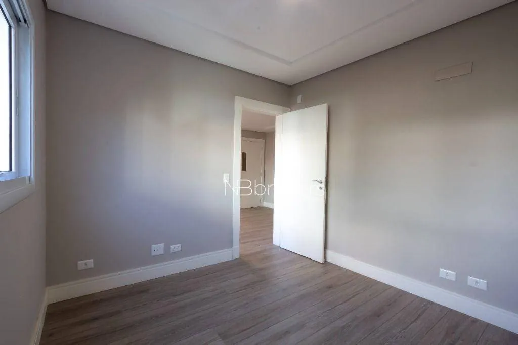 Condo house with 4 bedrooms and 5 bathrooms — photo 20