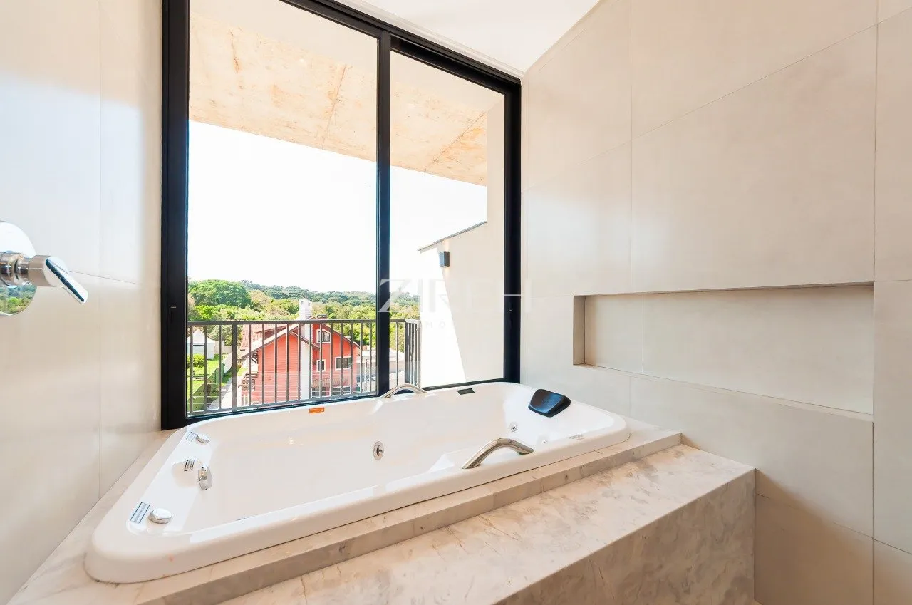 3-bedroom house with a bathtub — photo 7