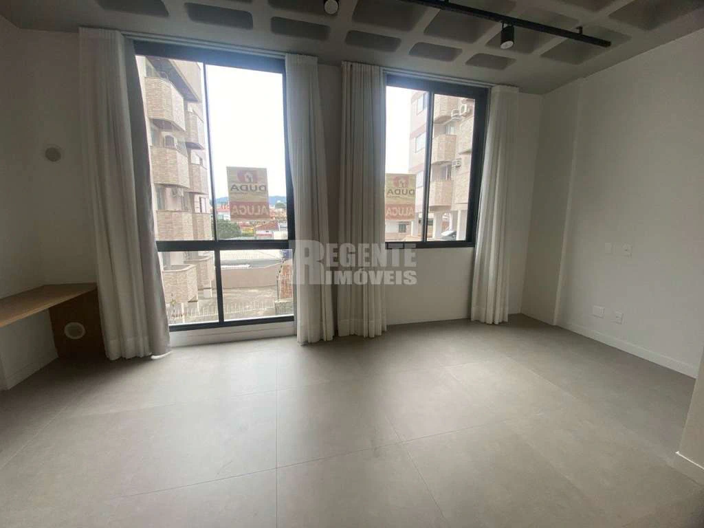 40 m² studio with fitted storage and 1 parking spot — photo 4