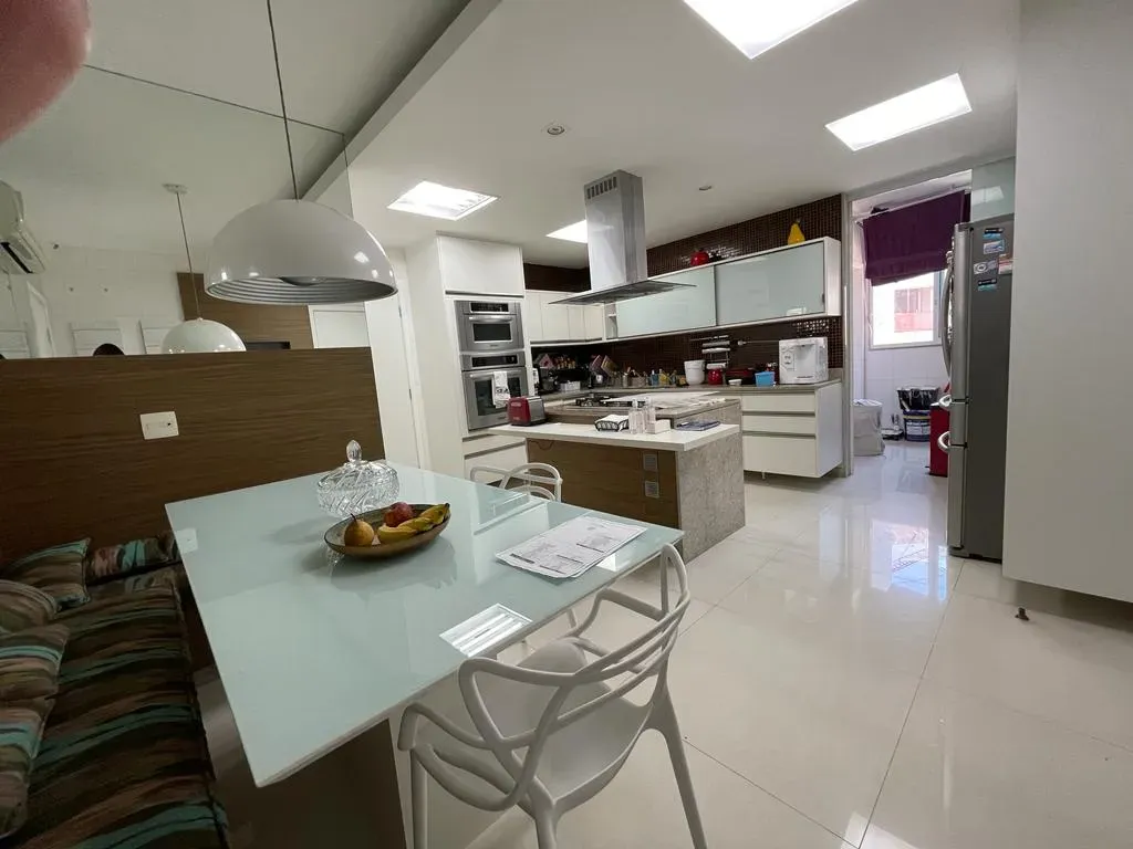 Furnished apartment with 4 bedrooms and open-plan kitchen — photo 35
