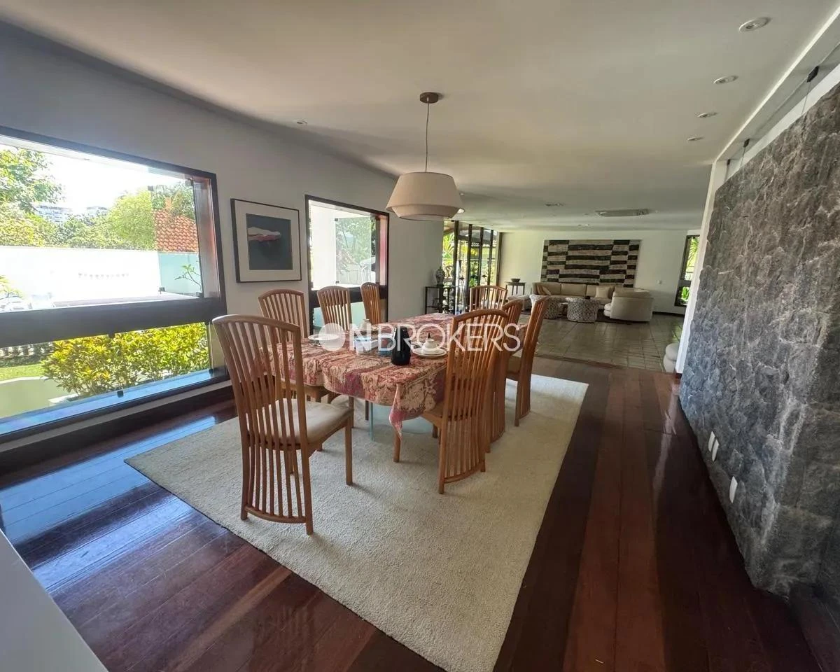 Furnished house with 1000 m², 5 en-suites and 7 parking spots — photo 3